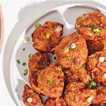 Cauliflower Buffalo Wings in einer Glasschale