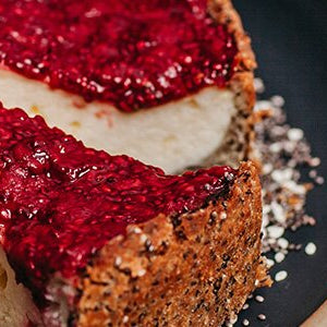 Chia-Käsekuchen auf einem Teller