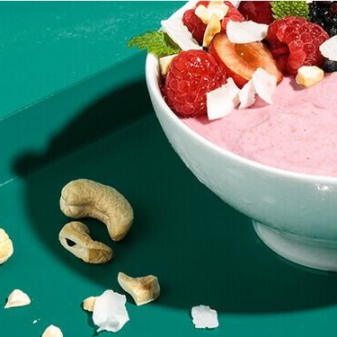 Himbeer Cashew Nicecream in einer Schüssel