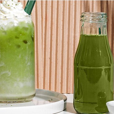 Iced Matcha Latte im Glas