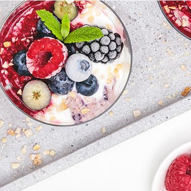 Beeren-Bircher in Glasschälchen