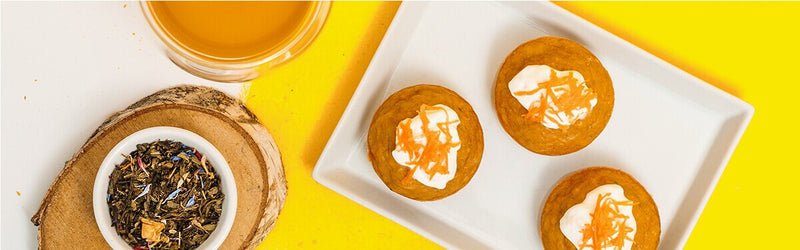 Vegane Carrot Cake Cupcakes mit Sun of Heaven Tee dekoriert