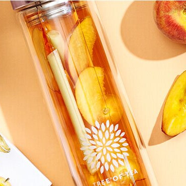 Peachy2go in einer Flasche mit Pfirsich daneben