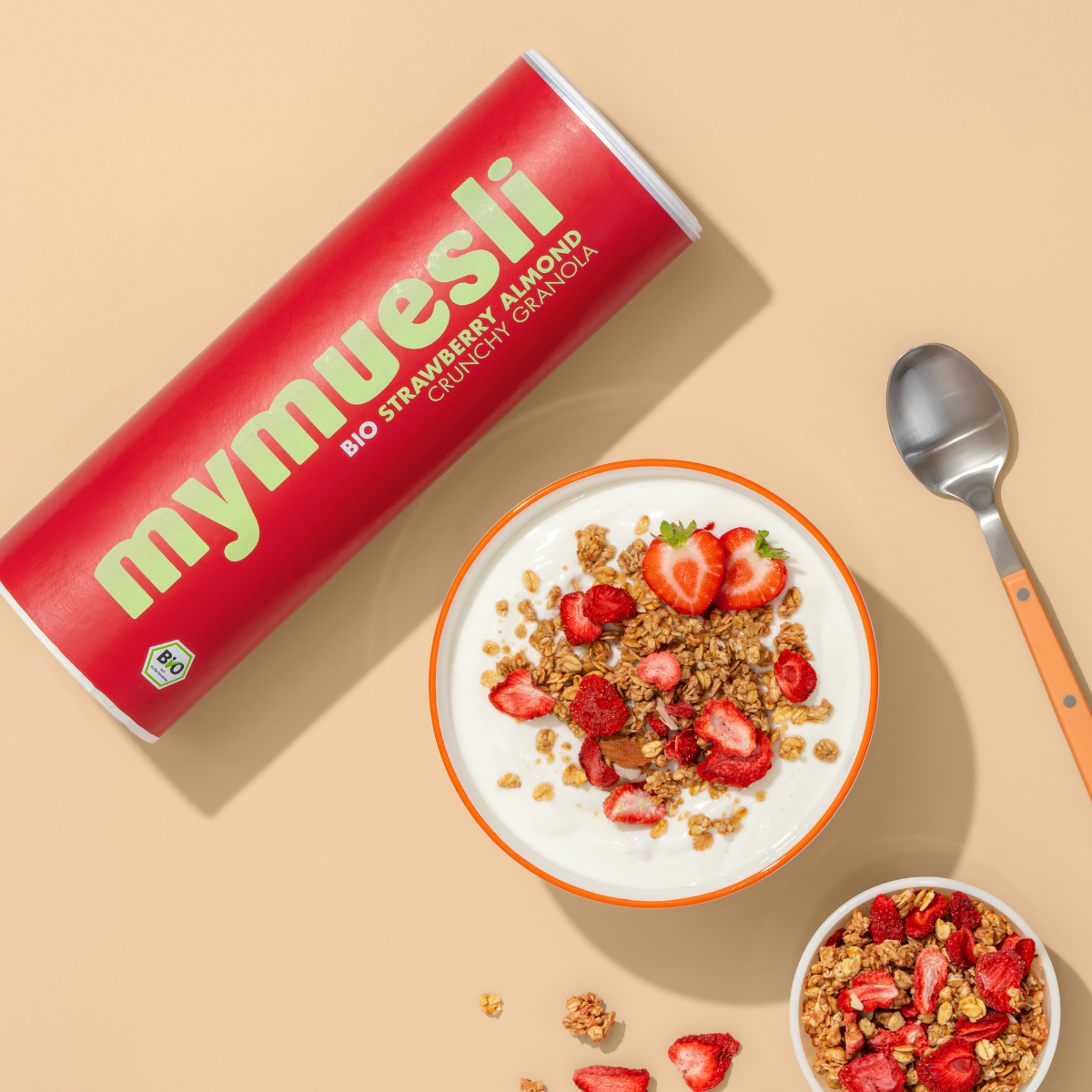 mymuesli Bio Strawberry Almond Crunchy Granol Doses mit Müslischale