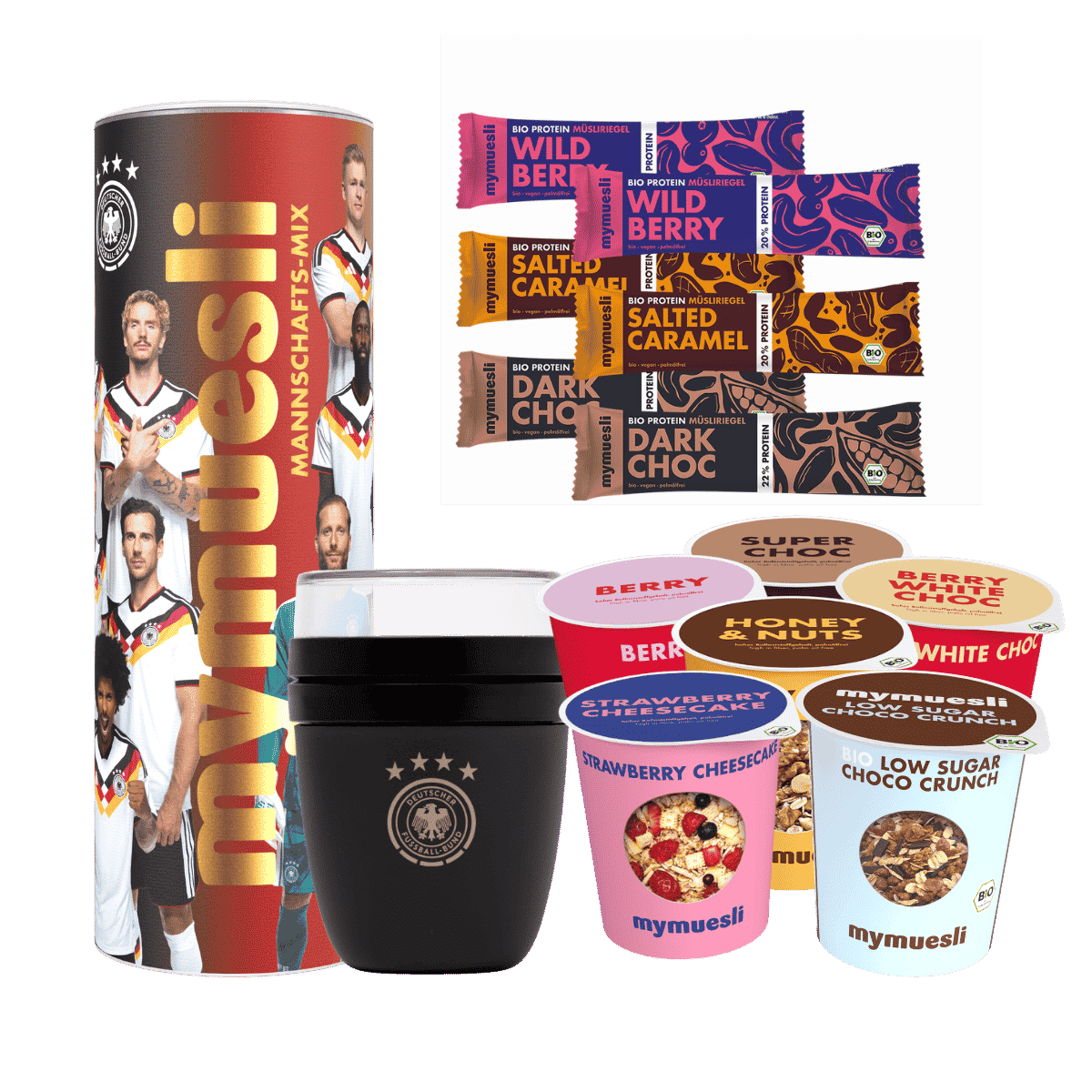 Ein umfangreiches mymuesli -Set auf grünem Grund, bestehend aus einer großen Dose, mehreren Portionsbechern, Riegeln und einem schwarzen Thermo-Becher.