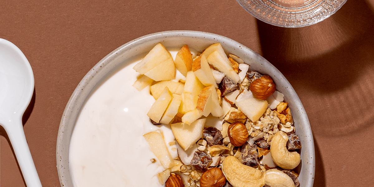 mymuesli Bio Honey Nuts Müslischale mit Joghurt
