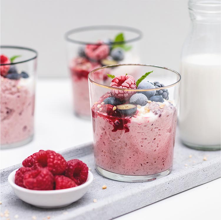 Beeren-Bircher in Glasschälchen