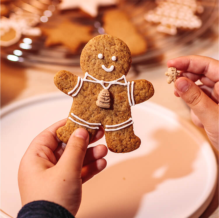Christmas Cookies in der Hand