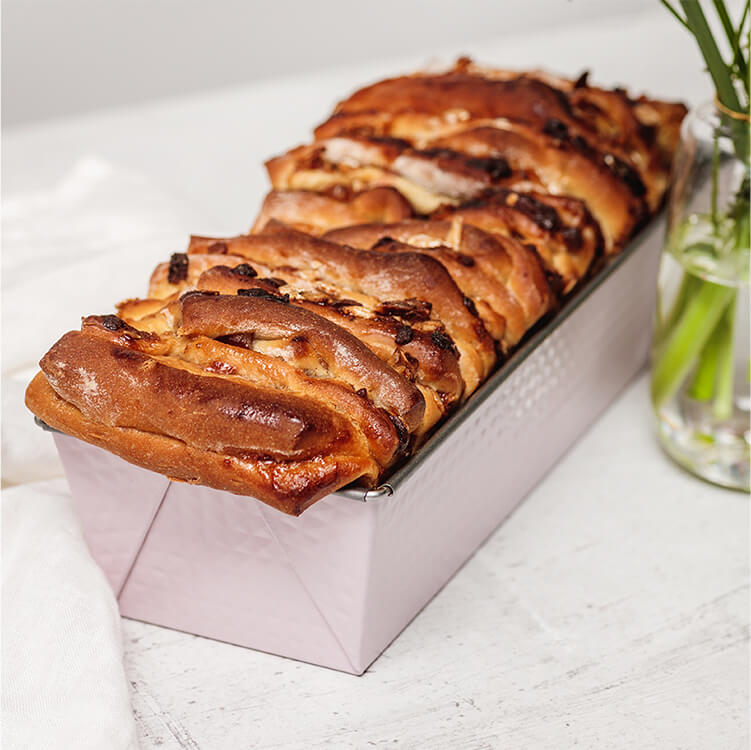 Strawberry Vanilla Almond Zupfbrot in Springform