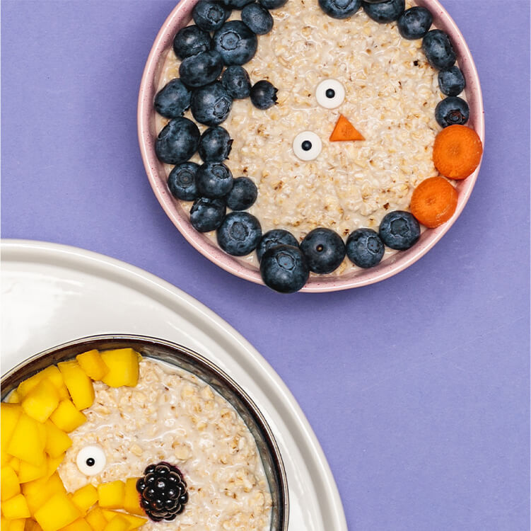 Cutes Porridge, die aussehen wie ein Fuchs und ein Pinguin