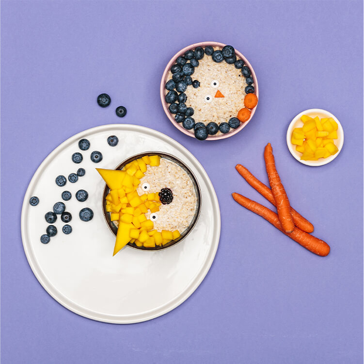 Cutes Porridge, die aussehen wie ein Fuchs und ein Pinguin