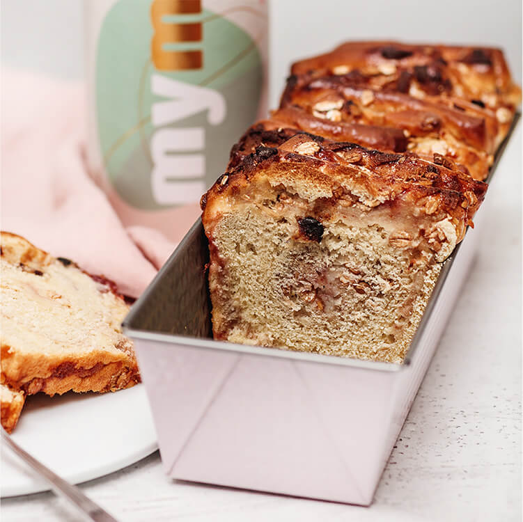 Strawberry Vanilla Almond Zupfbrot in Springform
