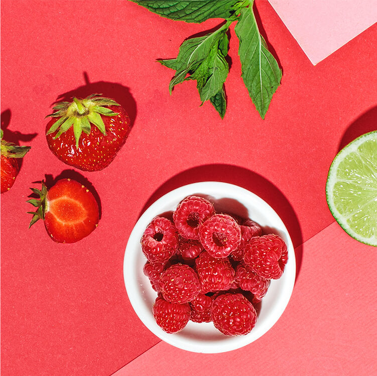 Himbeeren und eine halbe Limette