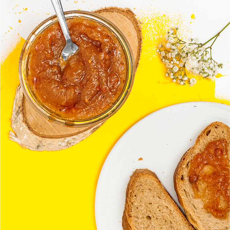 Vanille Pfirsichmarmelade im Glas mit Löffel