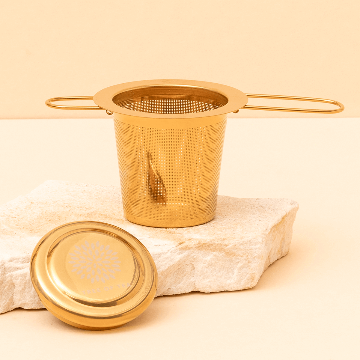 Tree of Tea Teesieb in gold