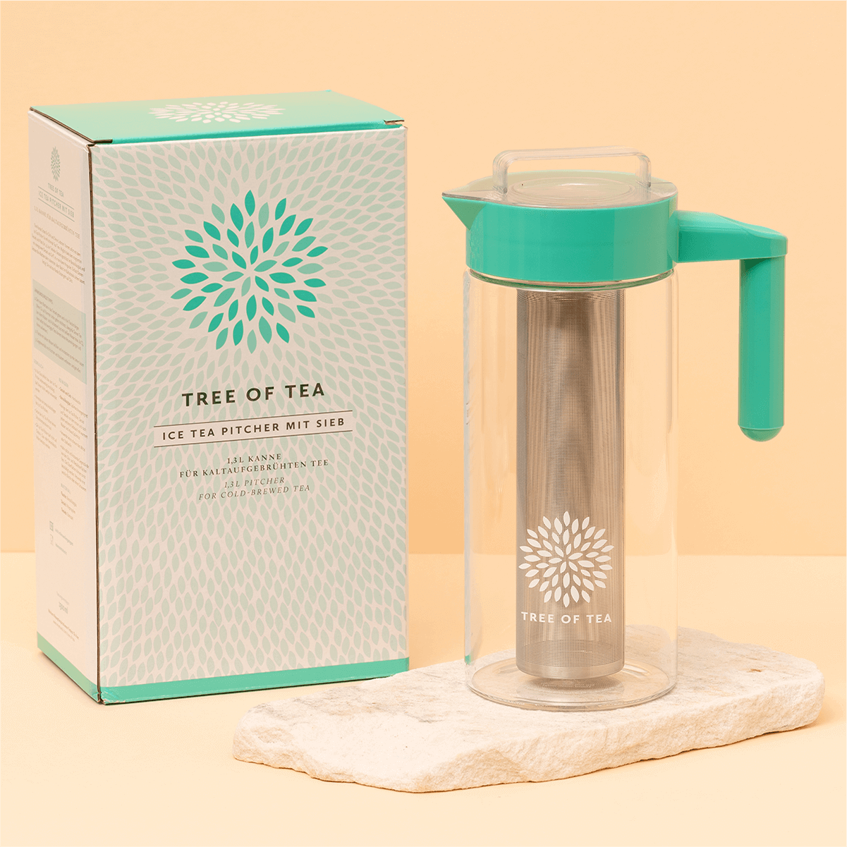Ice Tea Pitcher Tree of Tea neben der Verpackung