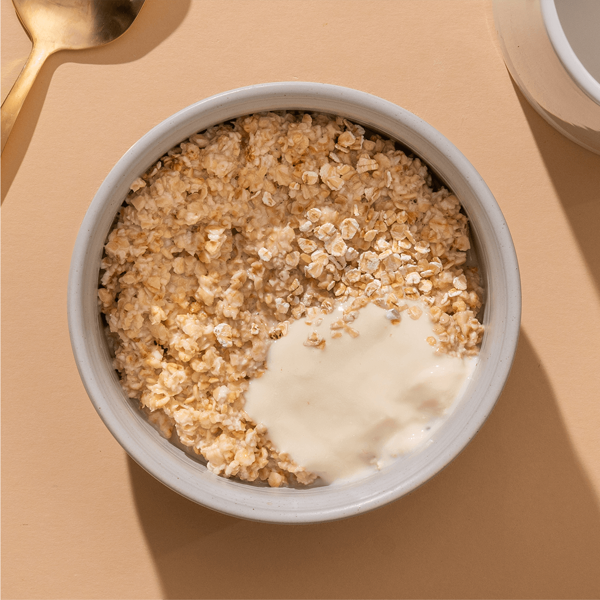 mymuesli Bio Porridge Classical in Schale mit Joghurt