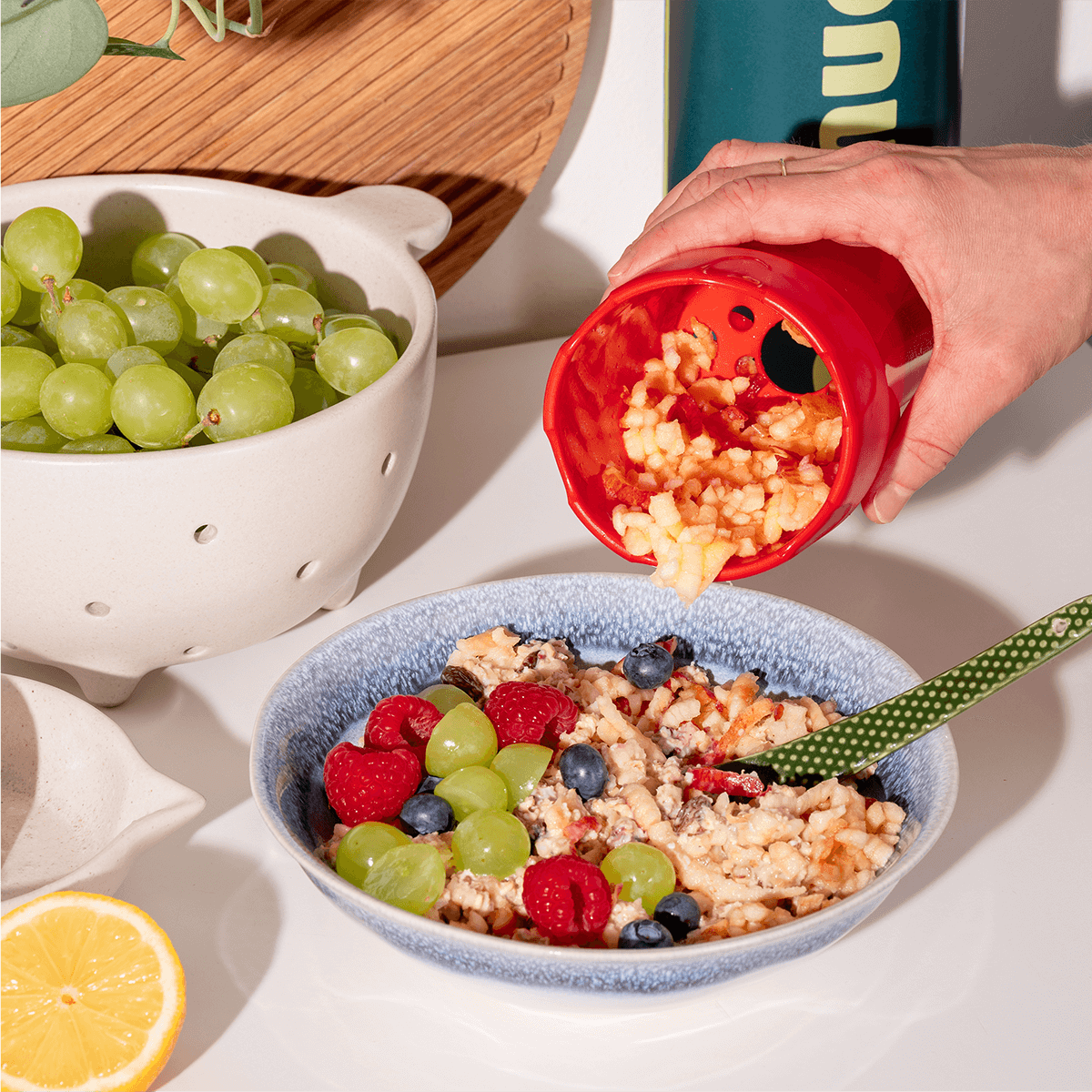 mymuesli Apfelreibe ermöglicht es einen Apfel schnell für das Müsli zu reiben
