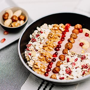 Protein Smoothie-Bowl mit Nüssen