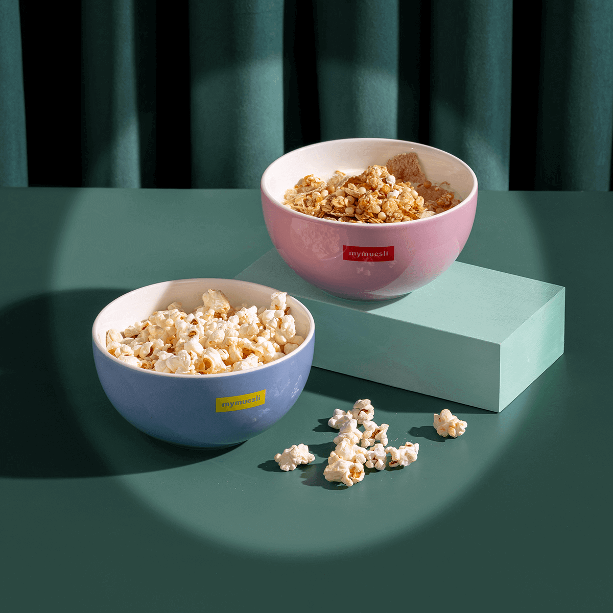 Müslischale 2er Paket in hellblau und rosa mit Popcorn gefüllt