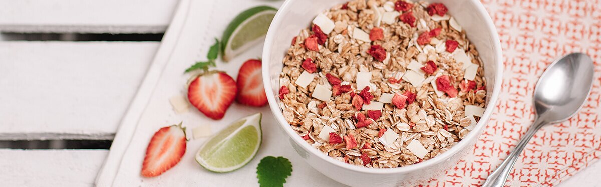 Erdbeer-Müsli mit Limetten-Crunchy
