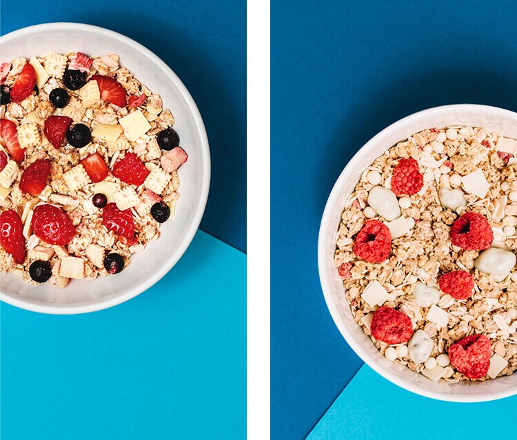 Leckere Müslis mit frischen Himbeeren und Erdbeeren.