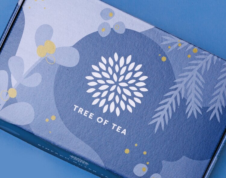 article1a-tea2go-set-xmas2022.jpg Winterliche blaue Tree of Tea Geschenkbox