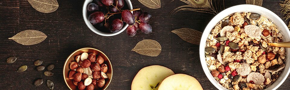 Bio-Müsli mit herbstlichen Zutaten.