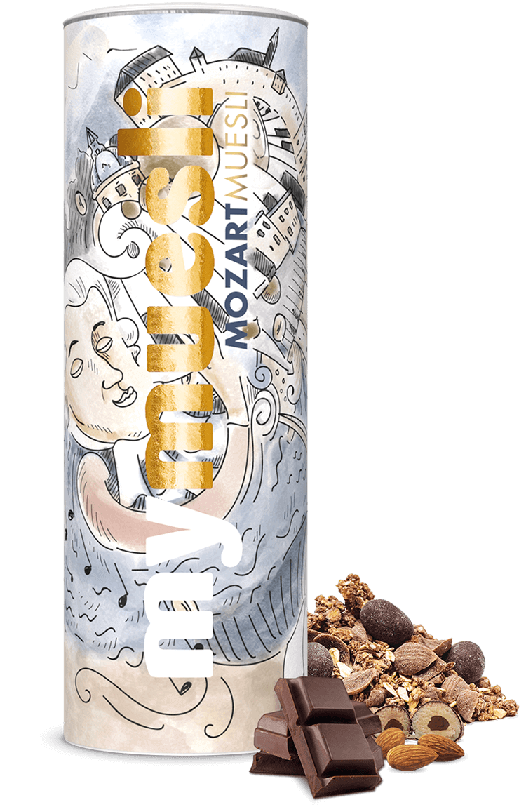 Bio-Müsli mit gerösteten Haselnüssen und Mandeln.