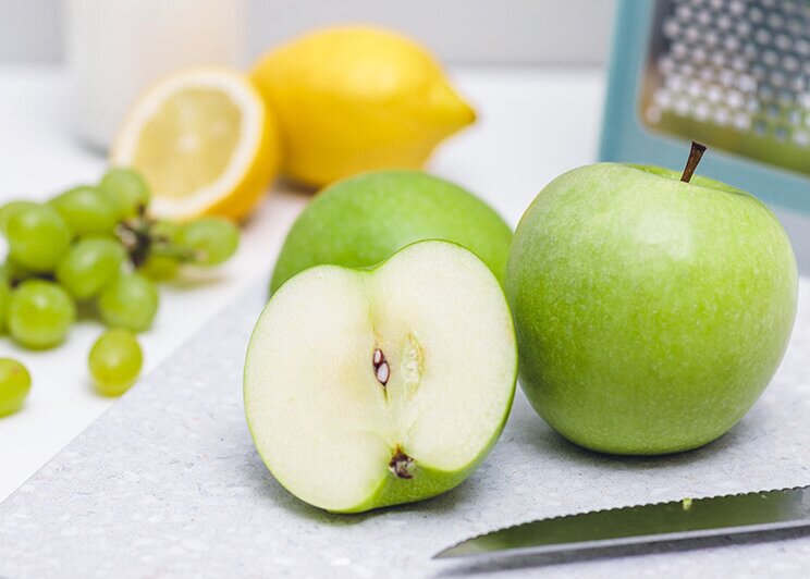 Apfel, Zitrone und Trauben