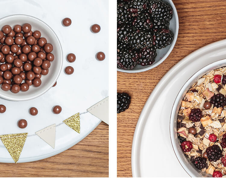 Brombeeren, Granola, Sauerkirschen und Johannisbeeren