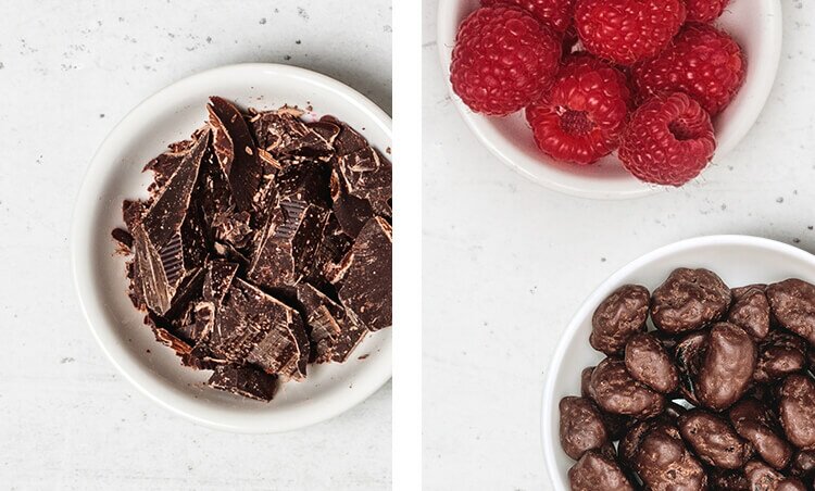 article2a-raspberry-dark-choc.jpg Kakaosplitter und Himbeeren