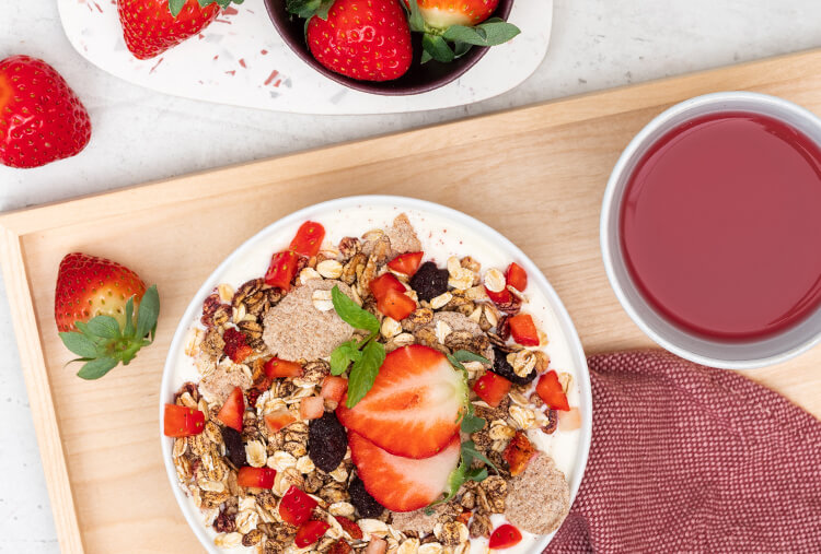 article3b-muesli-strawberry-acai.jpg Mueslischale mit Erdbeeren