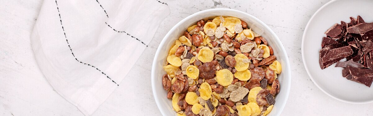 Glutenfreies Müsli mit Schokolade.