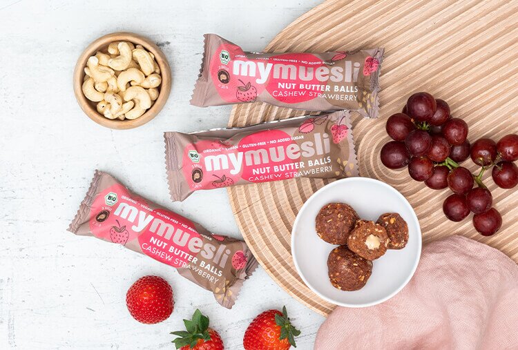 article3b-muesli-nutbutterballs-cashew-strawberry.jpg