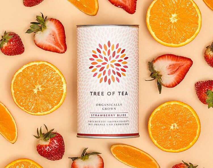 article1a-timefortea-set.jpg Erdbeertee Dose mit Erdbeeren und Orangenscheiben drumherum