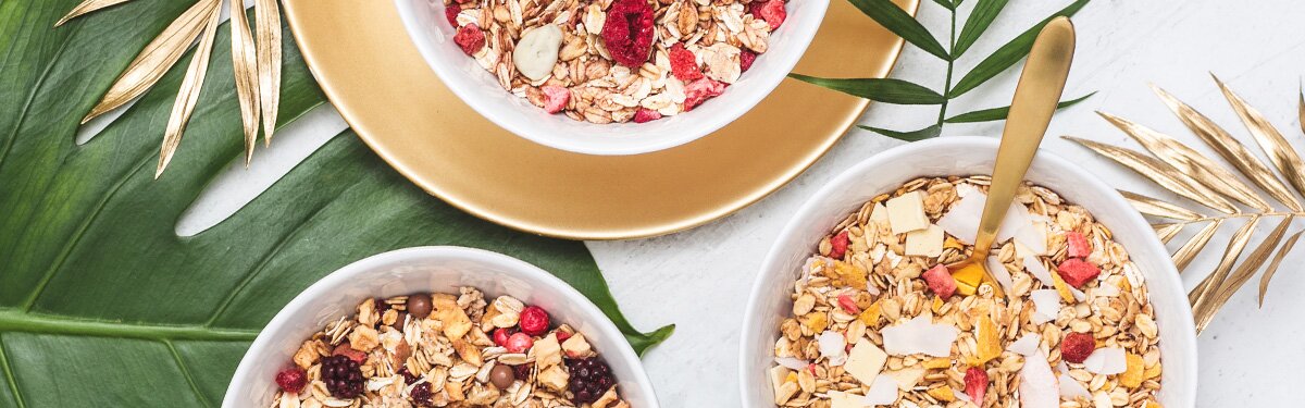 Müsli aus reinen Bio-Zutaten. Jetzt selber Bio-Müsli mixen oder finde Dein Lieblingsmüsli bei uns im Shop.