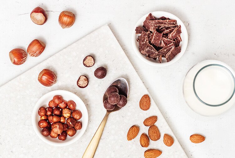 article3b-muesli.jpg Mandeln, Haselnuesse und Mozartkugeln