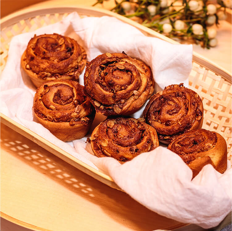 image2-cinnamon-muesli-rolls.jpg