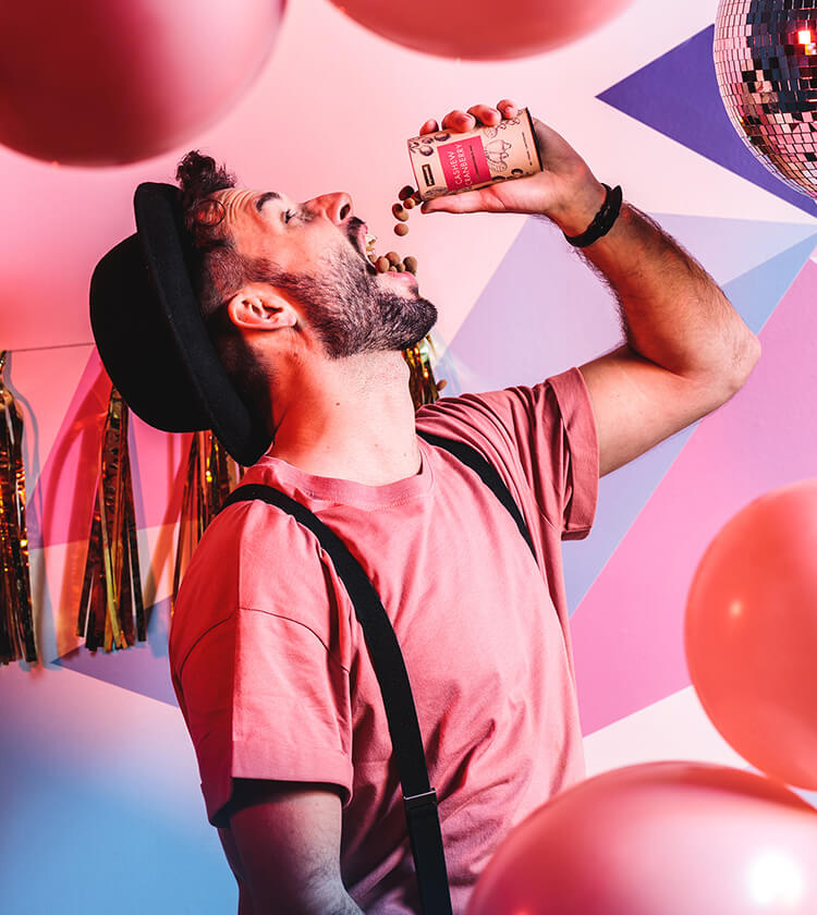 Philipp, Data Scientist von mymuesli mit seinen Lieblings-Chocs