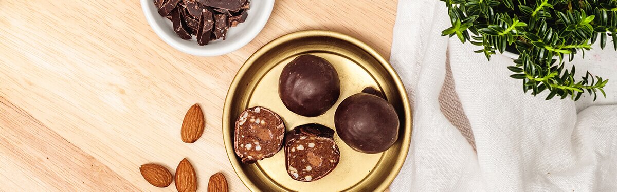 mood-desktop-muesli-nutbutterballs-almondchoc.jpg