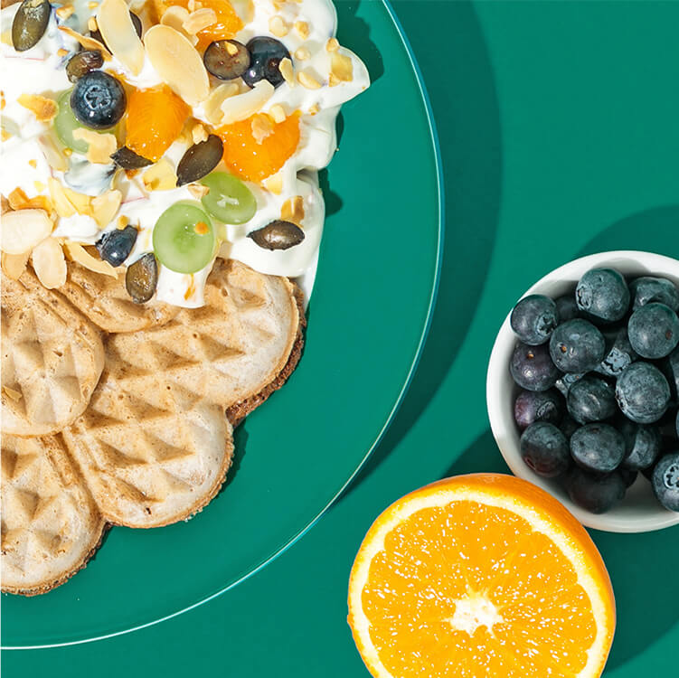 Vollkornwaffeln mit Kokos Nilk und cremigem Obstquark