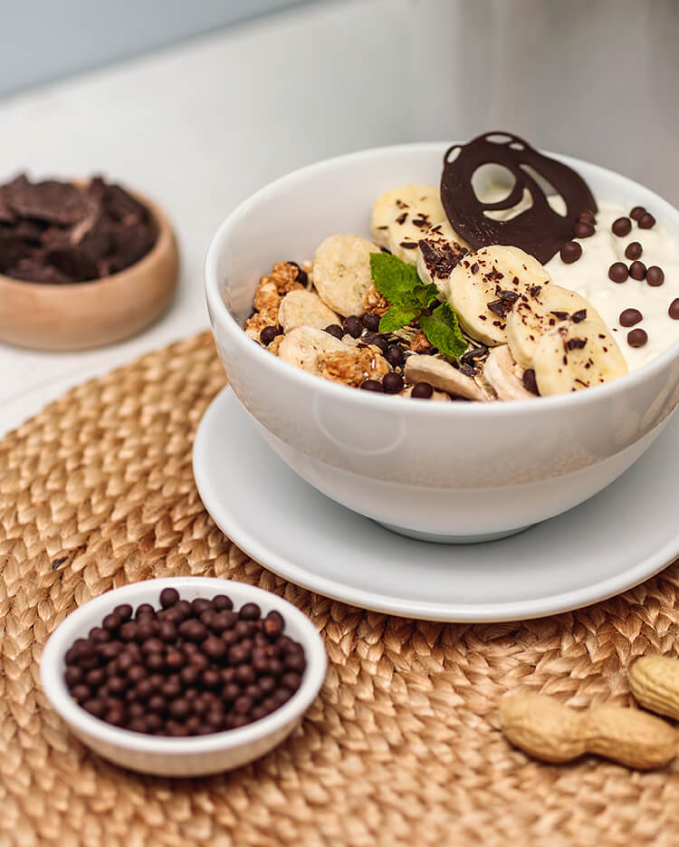article4b-muesli-peanutgranola-bananachoc.jpg