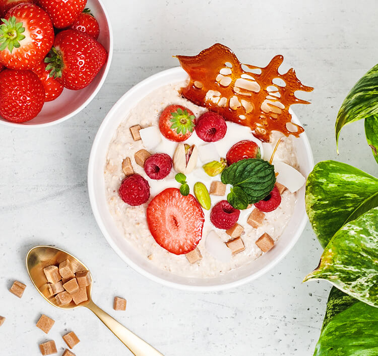 article5b-strawberrycarameltoffee.jpg Porridge mit Karamell Toffees und frischen Beeren