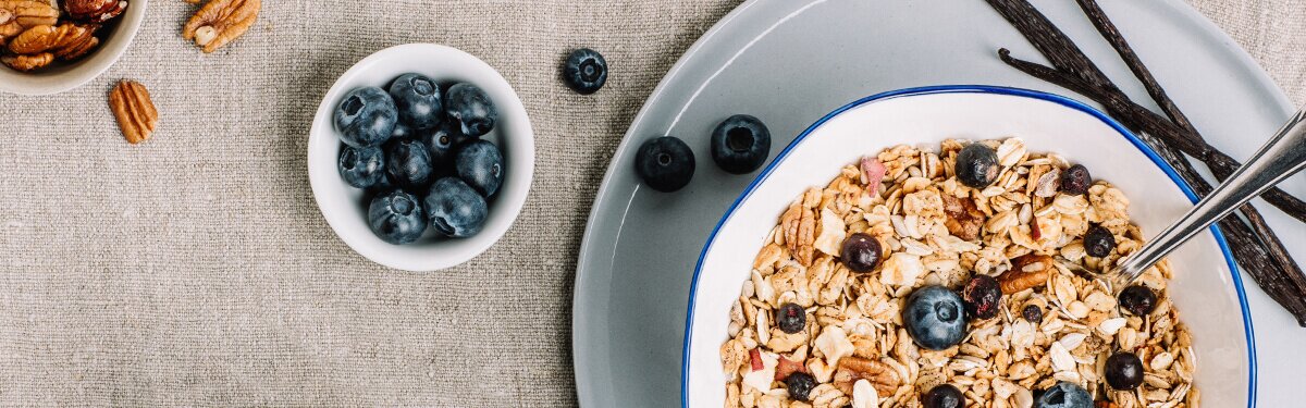 Granola mit Blaubberen und Vanille