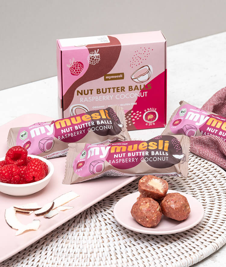 Nut Butter Balls Himbeer Kokos in einer pinken 3er Box