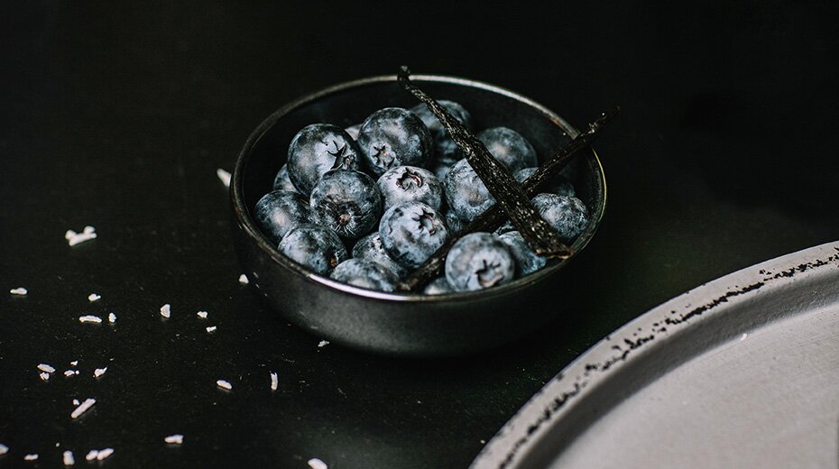 porridge-mohnvanille-article3.jpg Ganze Vanilleschoten mit knackigen Heidelbeeren