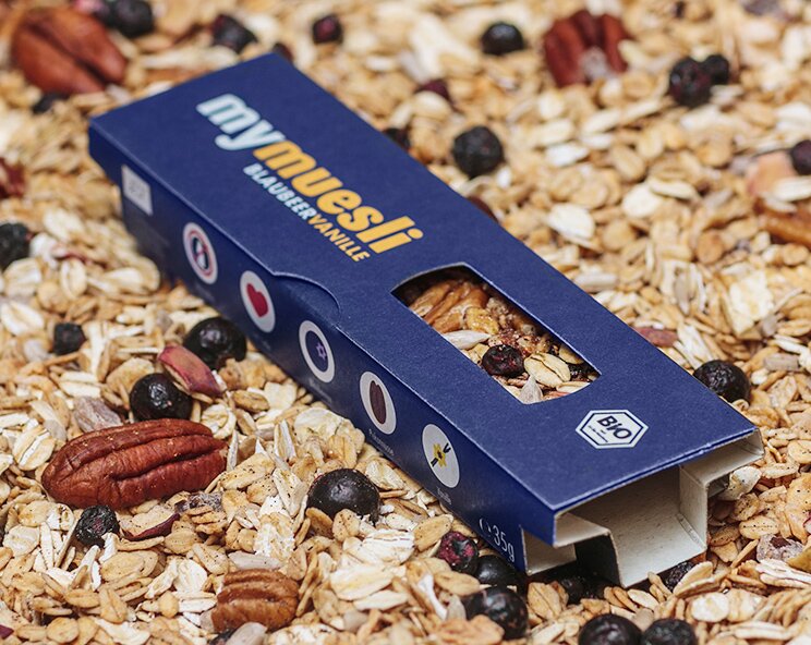 article1a-muesliriegel-blaubeervanille.jpg Früchtiger Müsliriegel mit ausschließlich Bio-Zutaten.