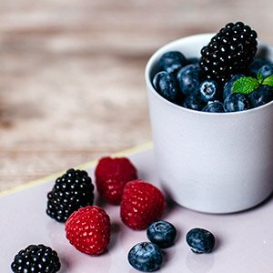 Beeren eignen sich hervorragend für den Paleo-Shake, jedoch können auch andere Früchte gemixt werden