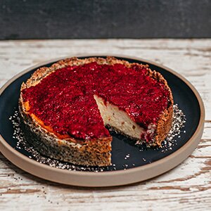 Frischer Chia-Cheesecake mit fruchtigem Beeren-Topping